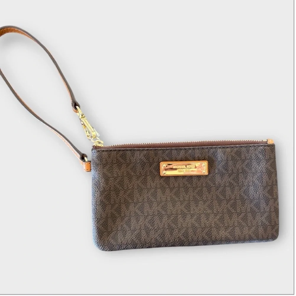MICHAEL KORS Jet Set Wristlet - Picture 5 of 11